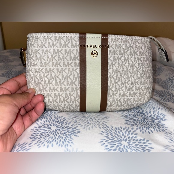 Fannypack - Picture 1 of 2